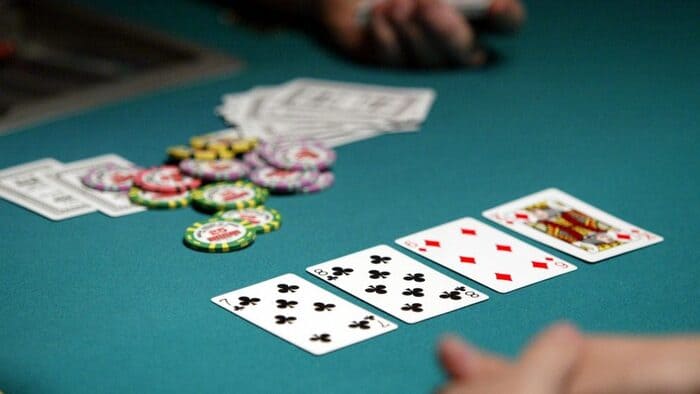 Как играть в покер без фишек: советы и стратегии