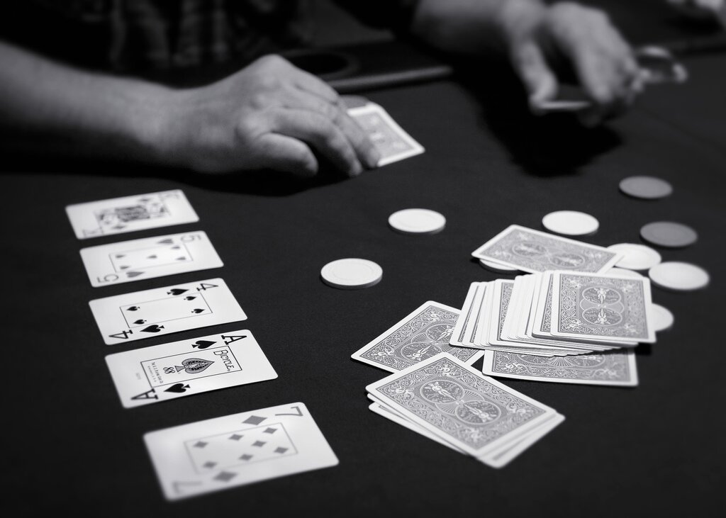 Разбираем комбинации в покере Холдем: от новичка до профи